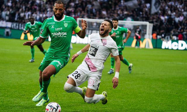 荷甲国际比赛日再迎强敌；阿森纳状态回暖；主帅态度：更衣室稳定；心理建设被强调的简单介绍